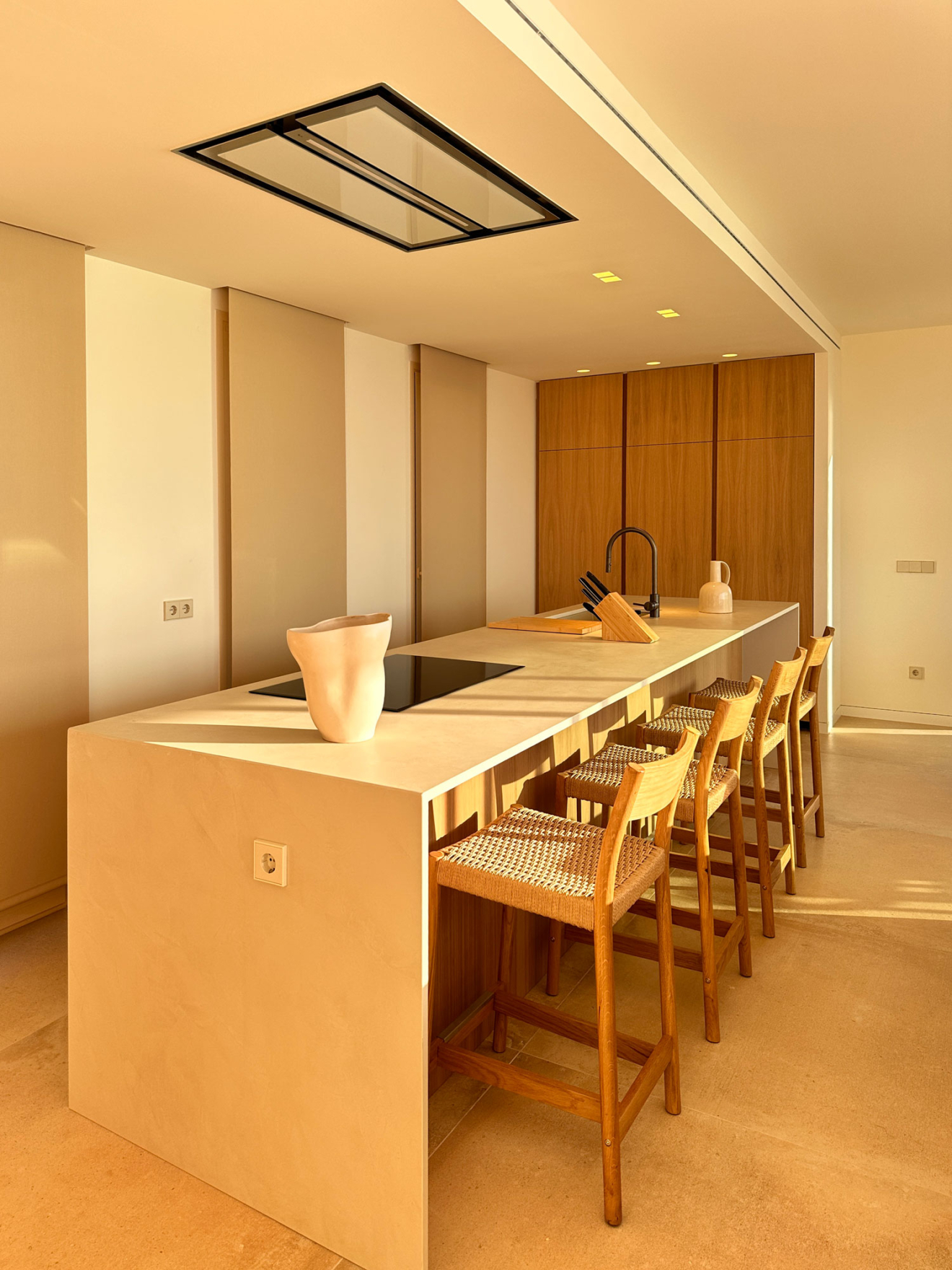 saitra-lunic-studio-menorca-whatsapp-2